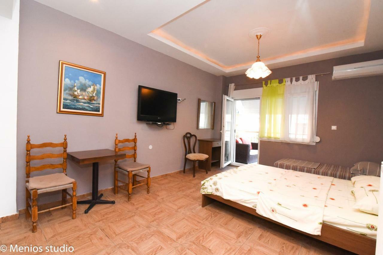 Menios Apartments And Studios Nea Kallikrateia Esterno foto