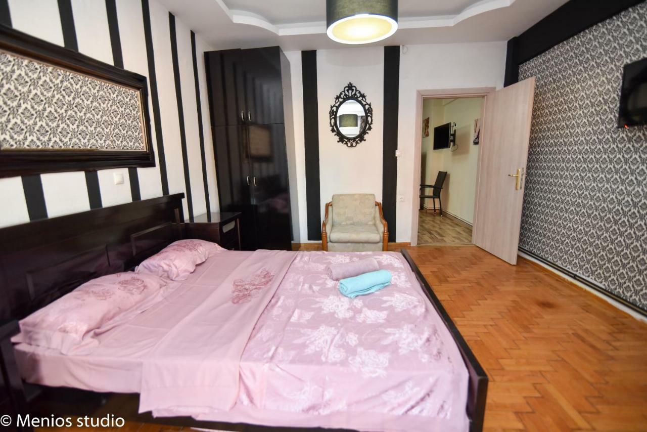 Menios Apartments And Studios Nea Kallikrateia Esterno foto
