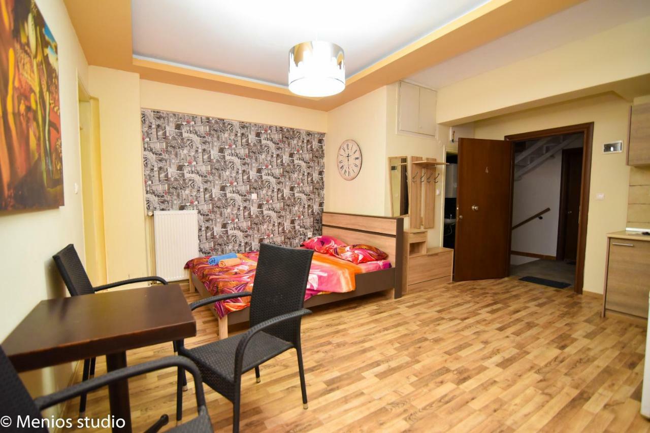 Menios Apartments And Studios Nea Kallikrateia Esterno foto
