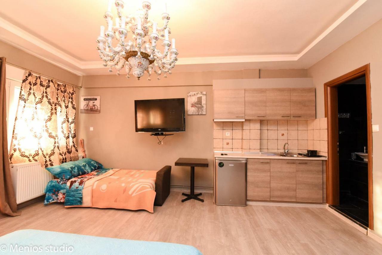 Menios Apartments And Studios Nea Kallikrateia Esterno foto