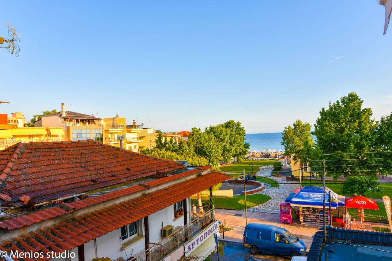 Menios Apartments And Studios Nea Kallikrateia Esterno foto