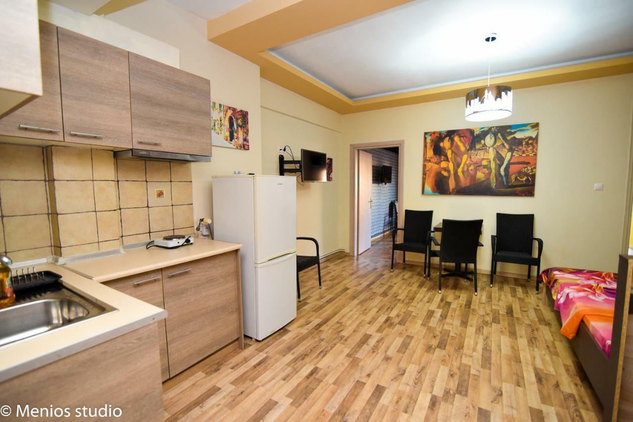 Menios Apartments And Studios Nea Kallikrateia Esterno foto