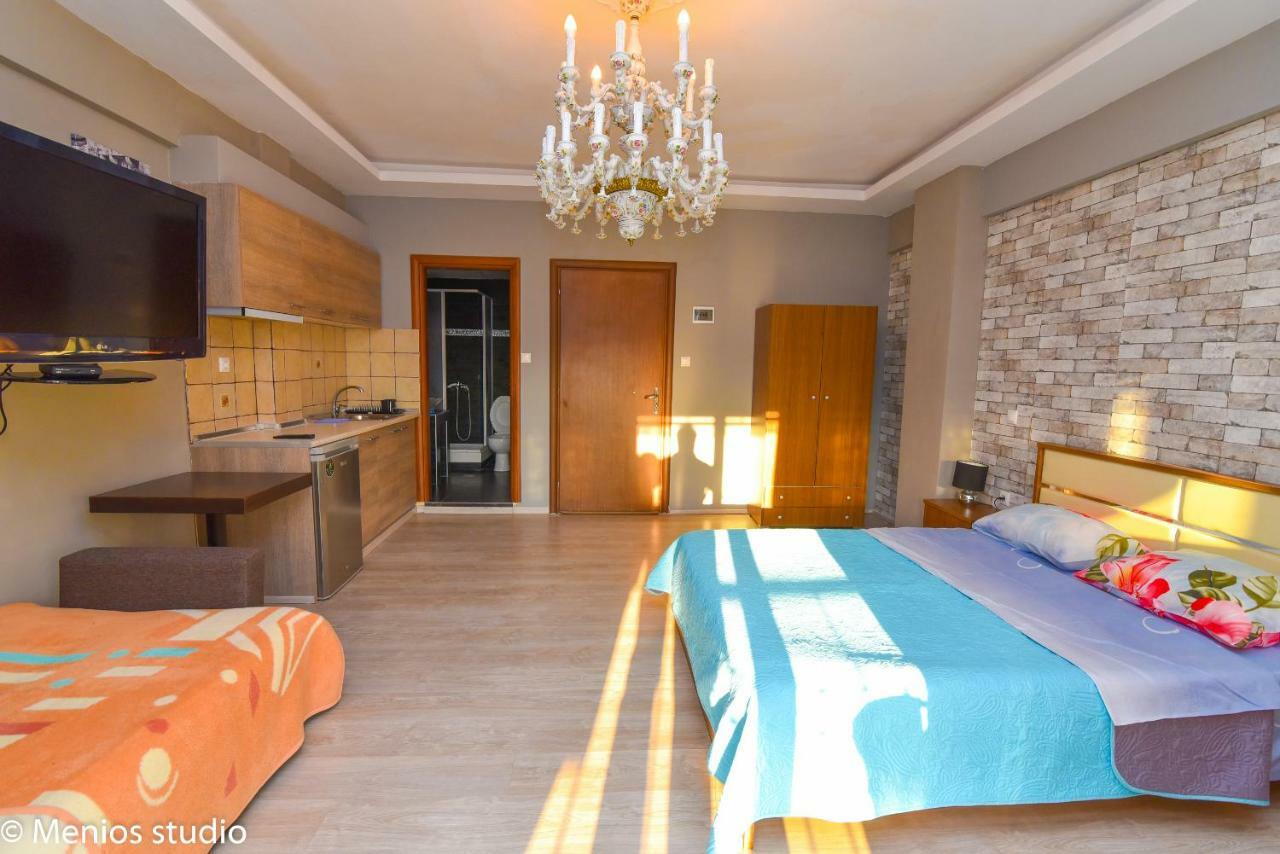 Menios Apartments And Studios Nea Kallikrateia Esterno foto