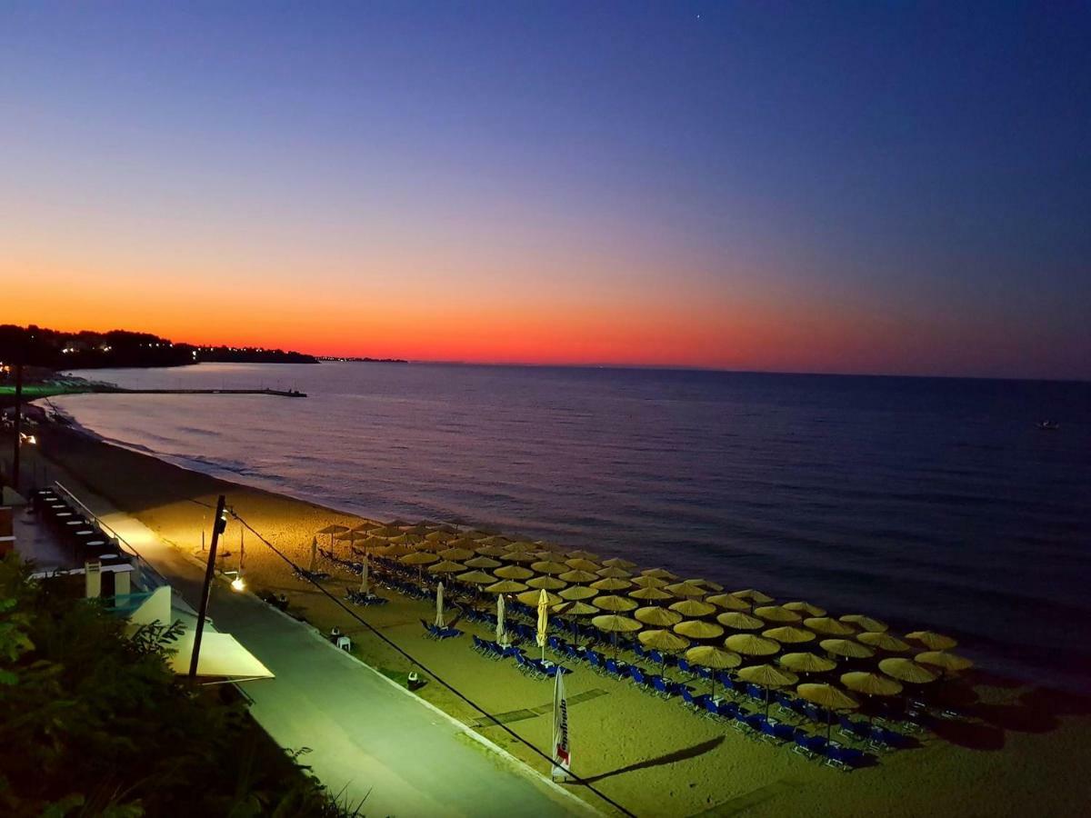 Menios Apartments And Studios Nea Kallikrateia Esterno foto